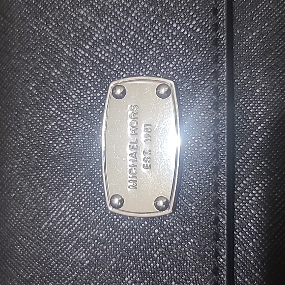 Michael Kors saffiano wallet - Picture 2 of 5